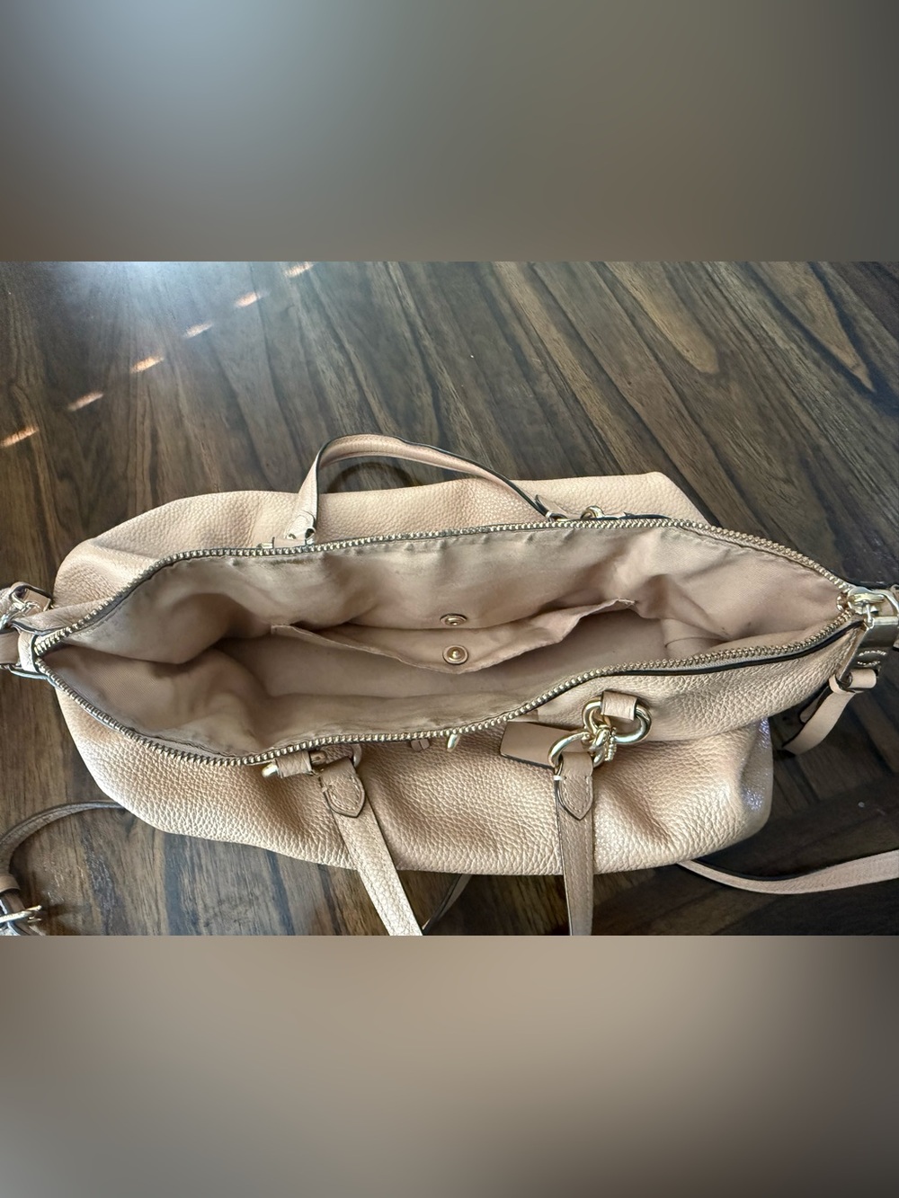Coach Beige Leather Tote Handbag - Stylish Everyday Shoulder Bag